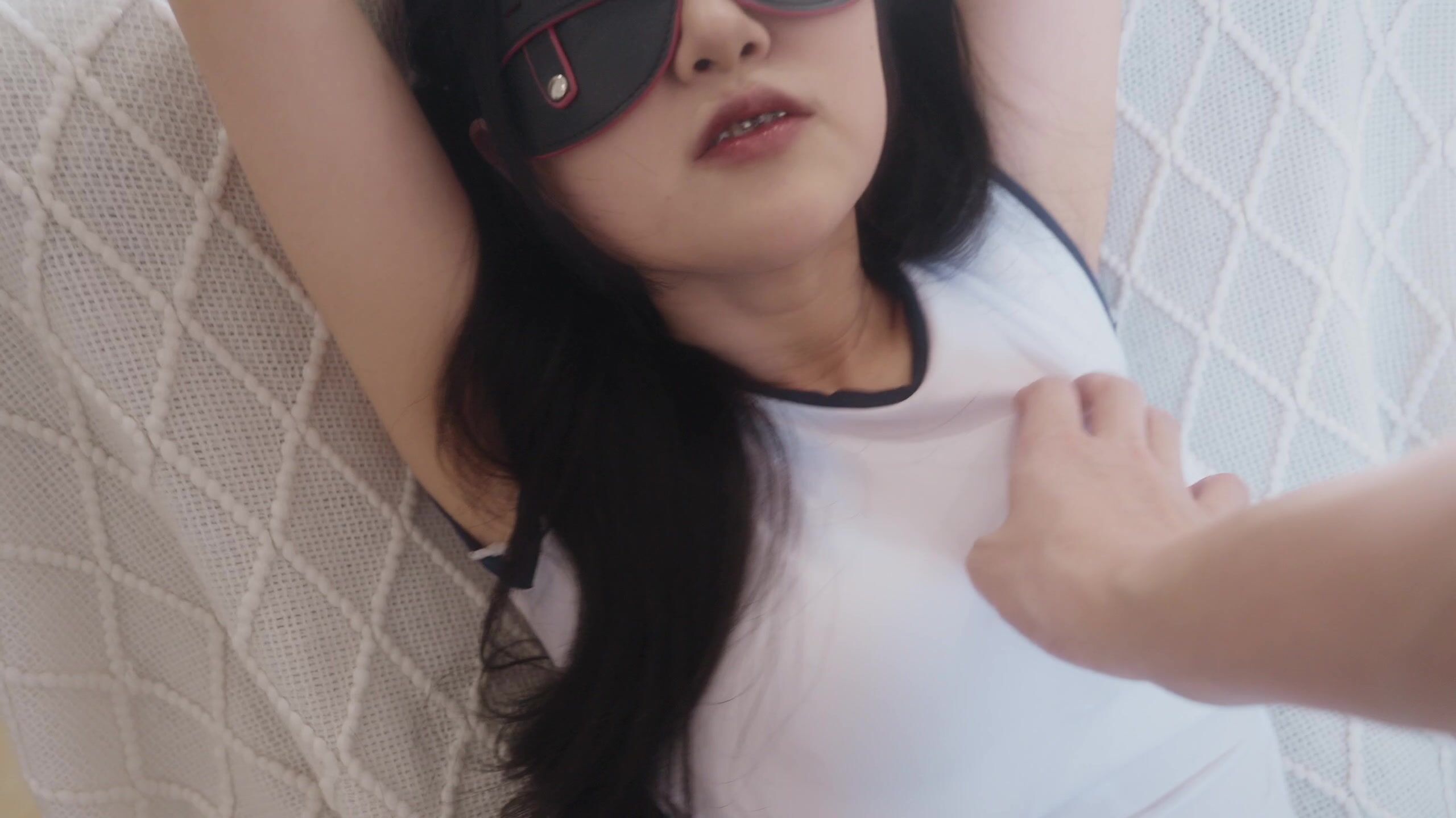 悠米】【剧场版】《痴汉与少女（上）》意外撞到男人竟成了少女的噩梦 相约聚会却被在酒里下药，内裤塞冰、疯狂蹂躏并包裹在睡袋里拿起玩具