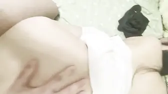 极品可爱萌妹【夏恩】鸭舌帽双马尾青春活力四射，拍写真现场竟被摄影师侵入无套中出内射